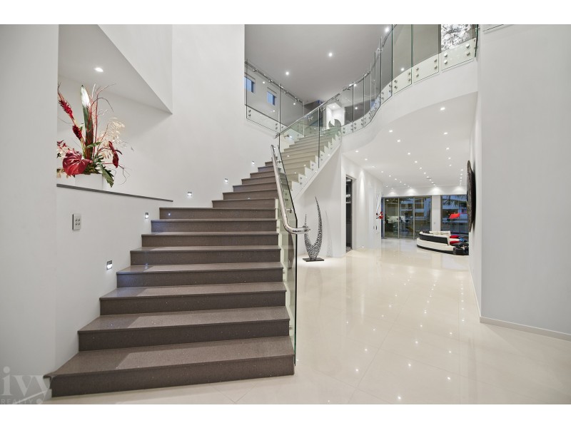 11 Knightsbridge Parade East, Sovereign Islands QLD 4216