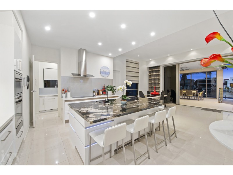 11 Knightsbridge Parade East, Sovereign Islands QLD 4216