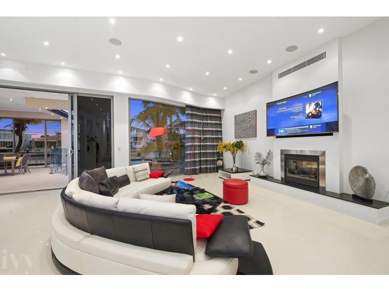 11 Knightsbridge Parade East, Sovereign Islands QLD 4216