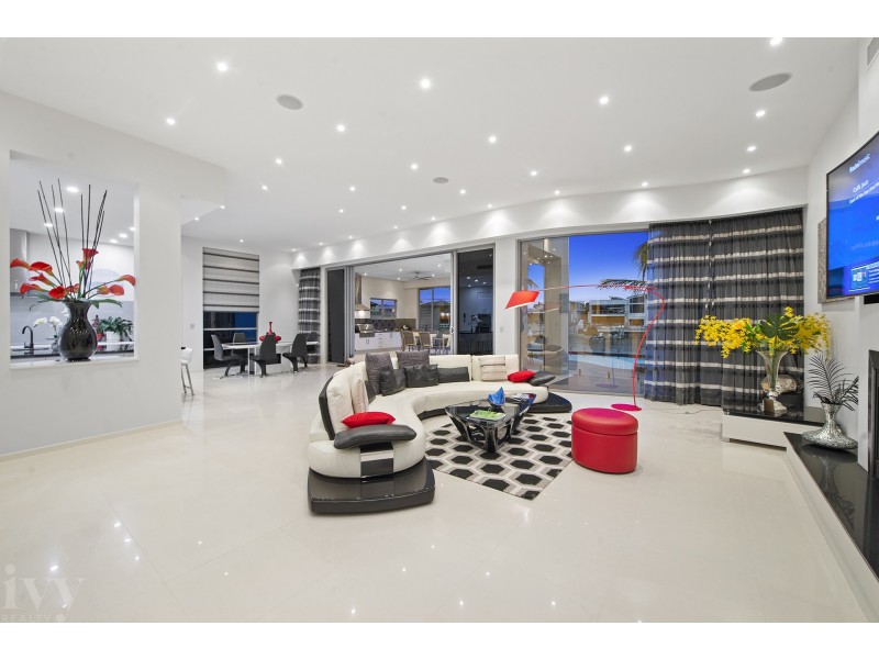 11 Knightsbridge Parade East, Sovereign Islands QLD 4216