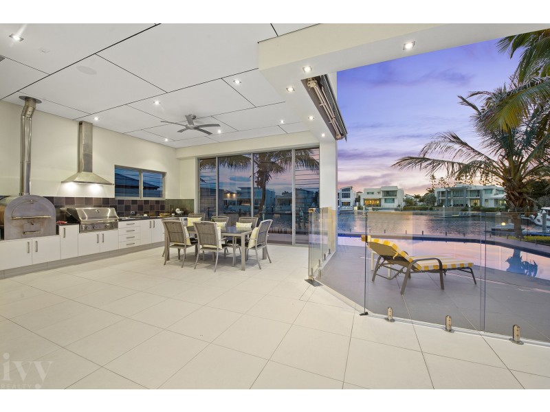 11 Knightsbridge Parade East, Sovereign Islands QLD 4216