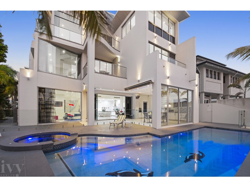 11 Knightsbridge Parade East, Sovereign Islands QLD 4216