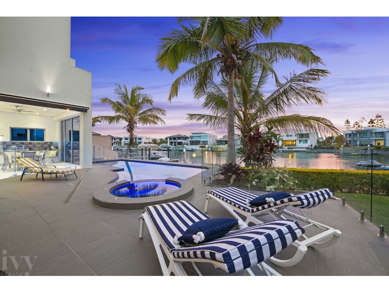 11 Knightsbridge Parade East, Sovereign Islands QLD 4216