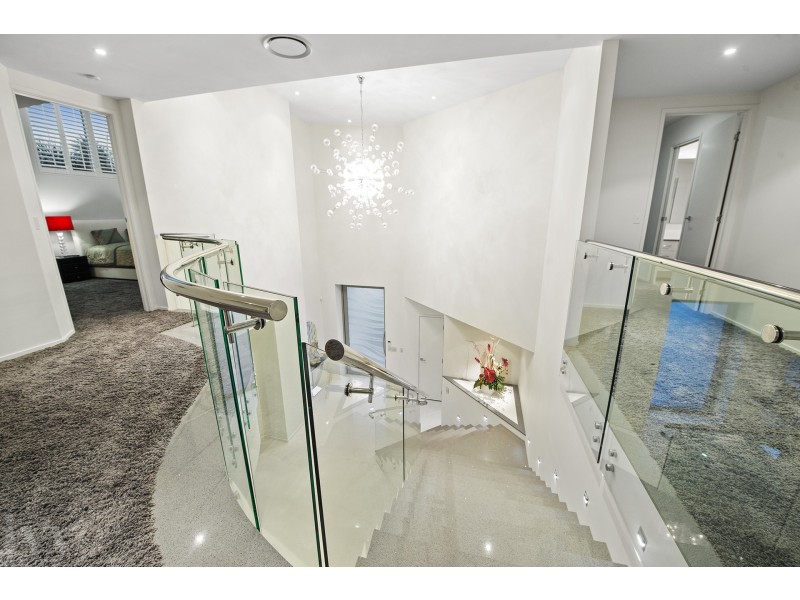 11 Knightsbridge Parade East, Sovereign Islands QLD 4216