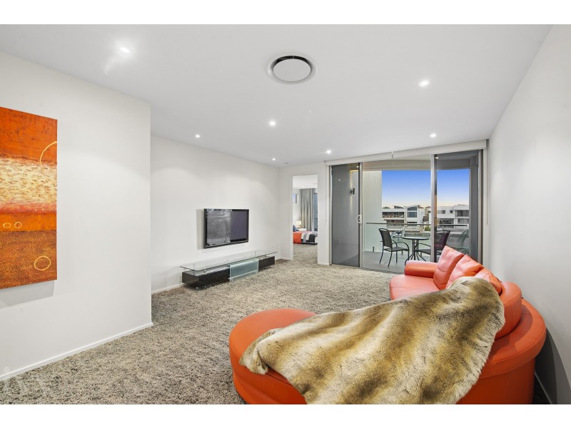 11 Knightsbridge Parade East, Sovereign Islands QLD 4216