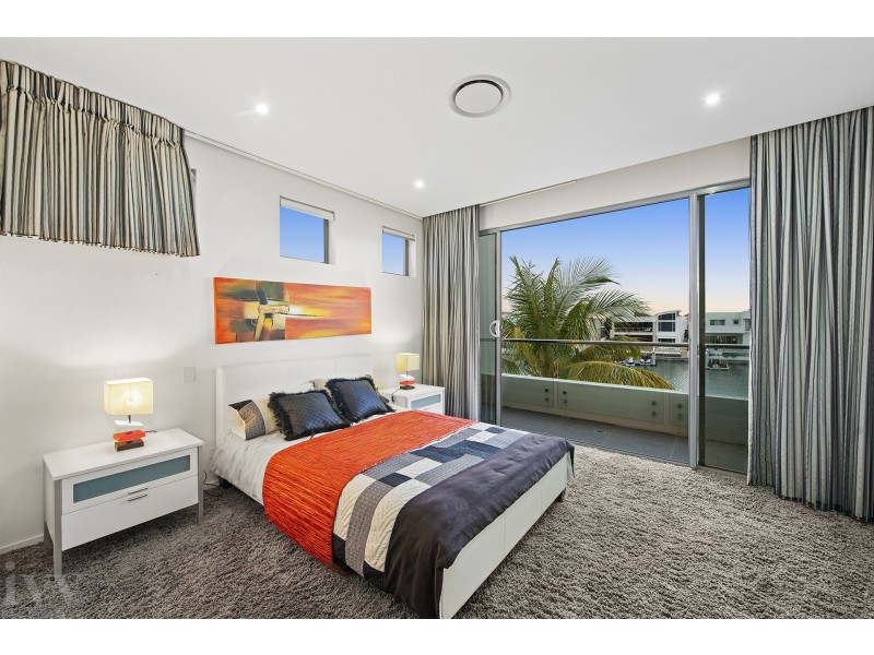 11 Knightsbridge Parade East, Sovereign Islands QLD 4216