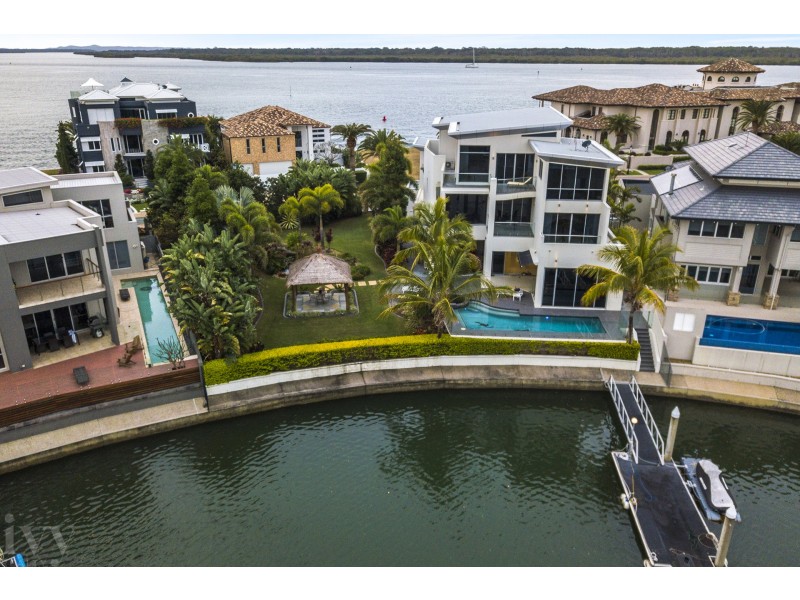 11 Knightsbridge Parade East, Sovereign Islands QLD 4216