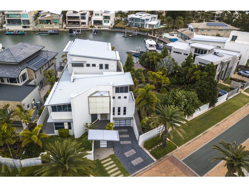 11 Knightsbridge Parade East, Sovereign Islands QLD 4216