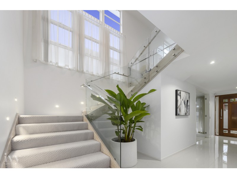 74 North Quay Circuit, Hope Island QLD 4212