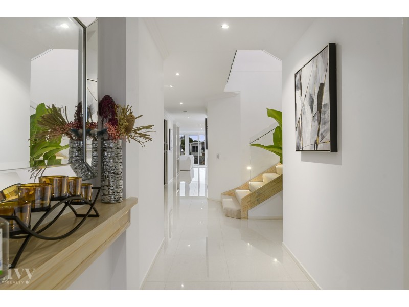 74 North Quay Circuit, Hope Island QLD 4212