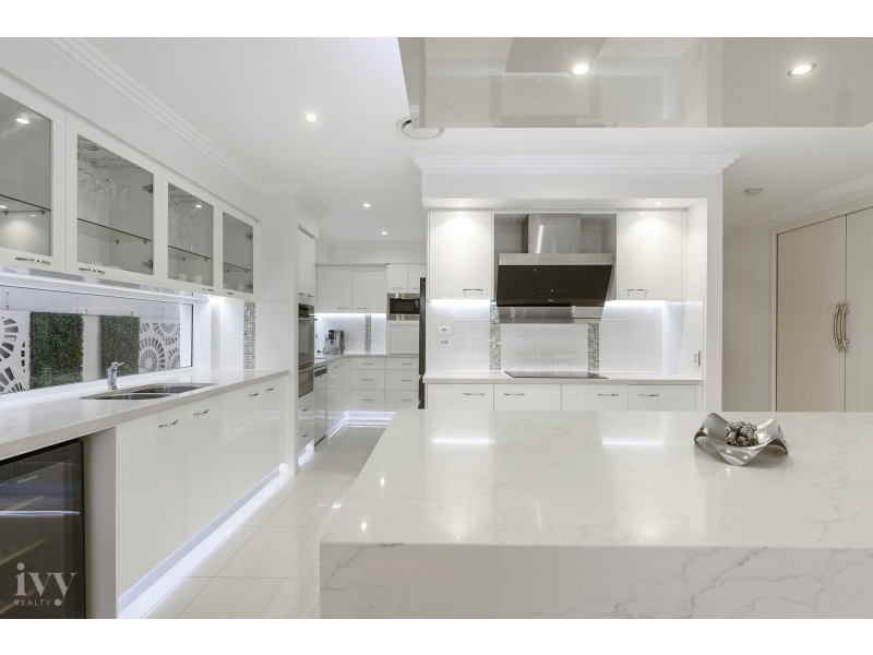 74 North Quay Circuit, Hope Island QLD 4212