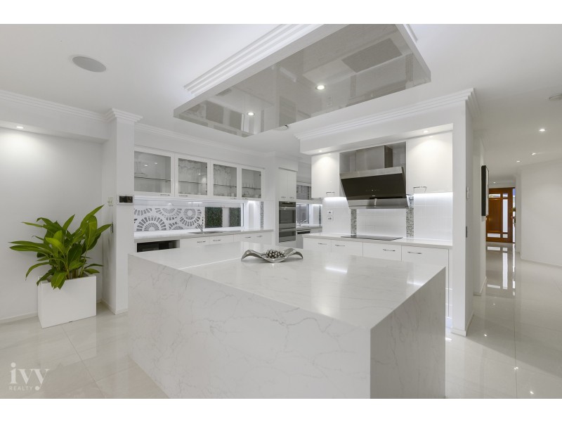 74 North Quay Circuit, Hope Island QLD 4212