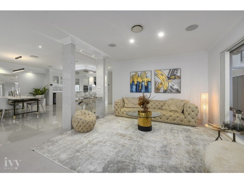 74 North Quay Circuit, Hope Island QLD 4212