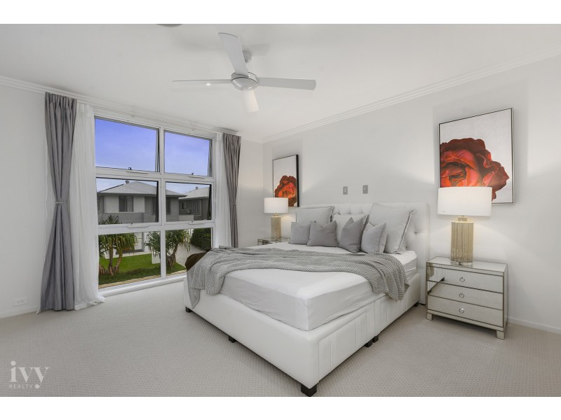 74 North Quay Circuit, Hope Island QLD 4212