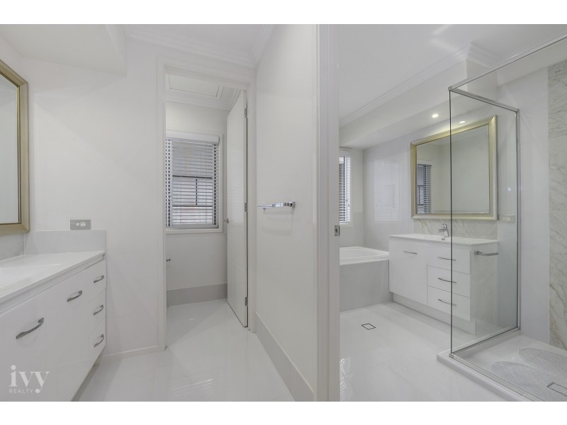 74 North Quay Circuit, Hope Island QLD 4212