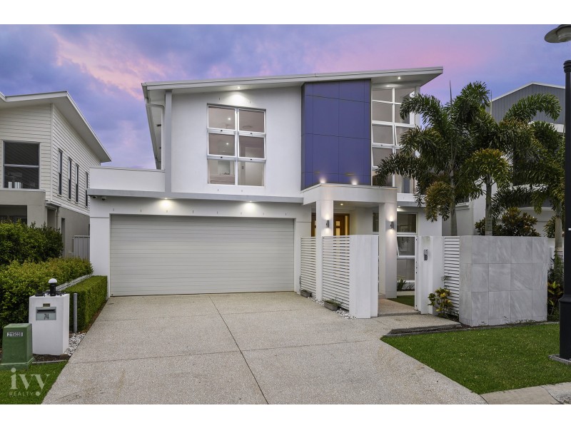 74 North Quay Circuit, Hope Island QLD 4212