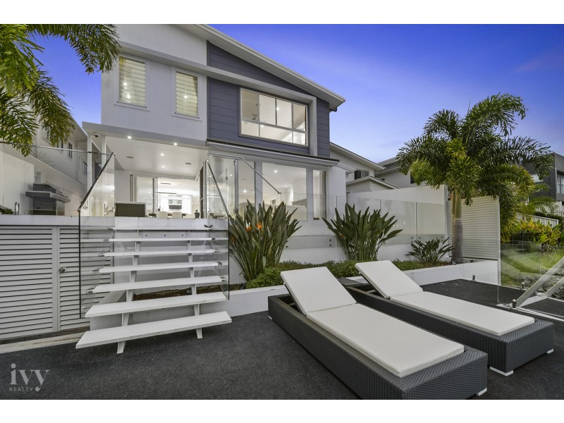 74 North Quay Circuit, Hope Island QLD 4212