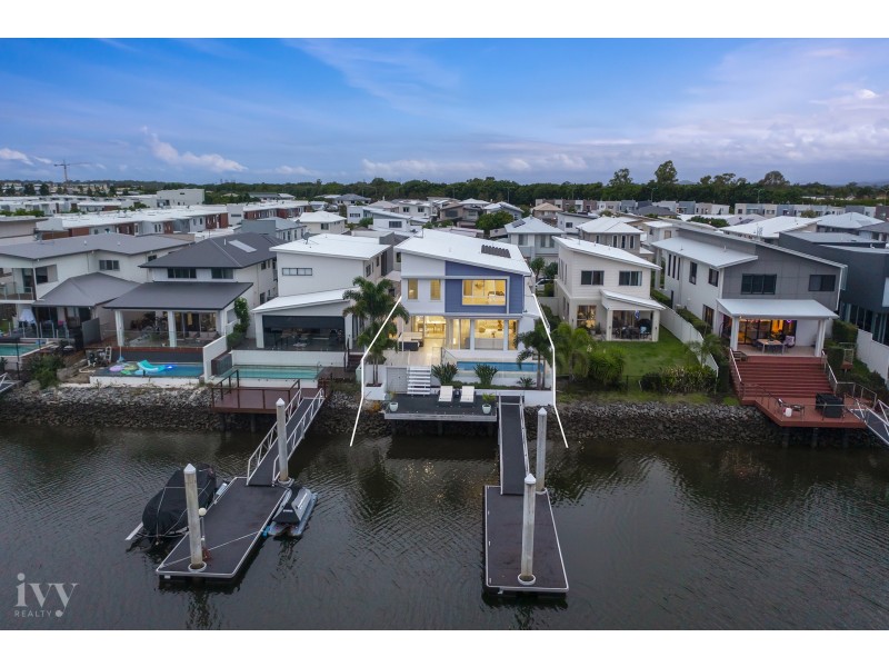 74 North Quay Circuit, Hope Island QLD 4212
