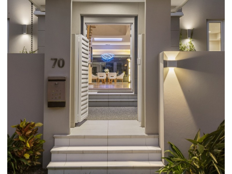 70 The Sovereign Mile, Sovereign Islands QLD 4216