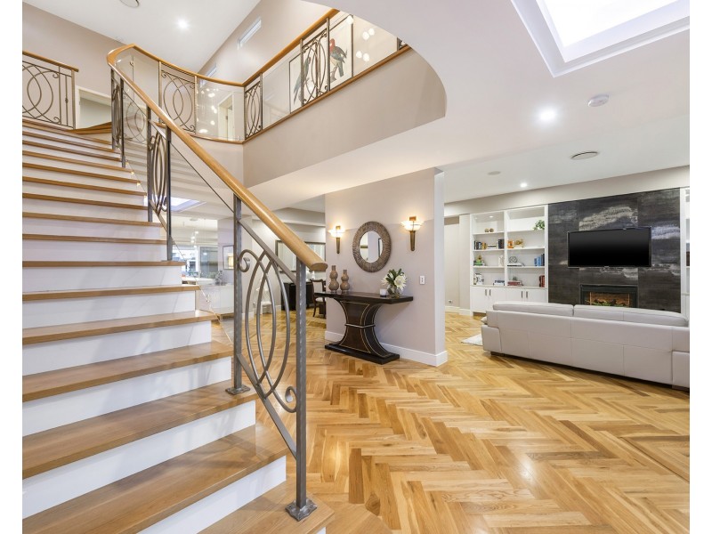 70 The Sovereign Mile, Sovereign Islands QLD 4216