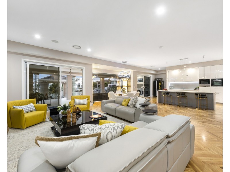 70 The Sovereign Mile, Sovereign Islands QLD 4216