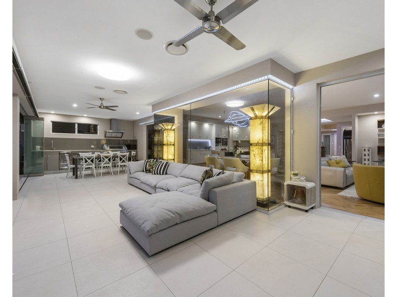 70 The Sovereign Mile, Sovereign Islands QLD 4216