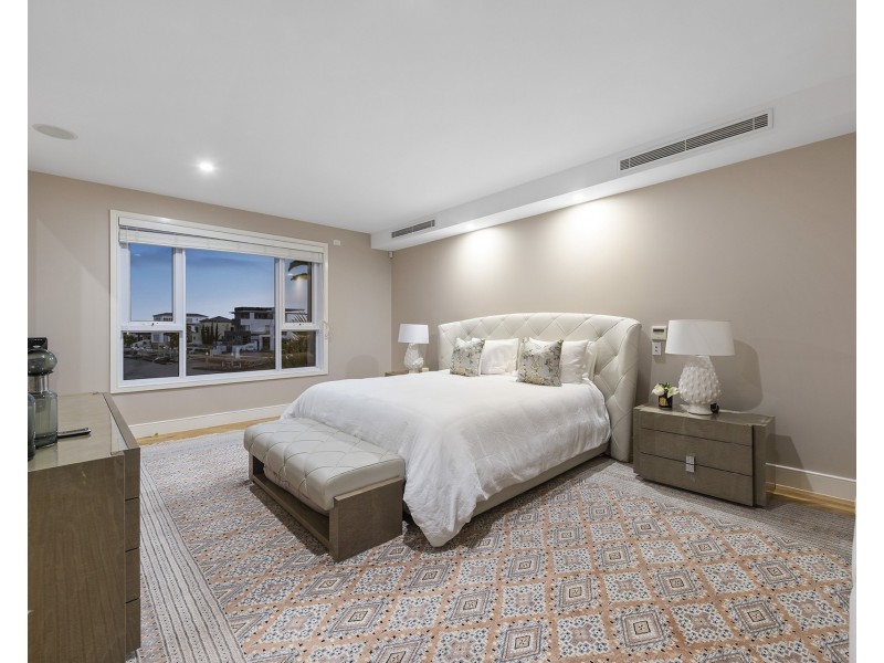 70 The Sovereign Mile, Sovereign Islands QLD 4216