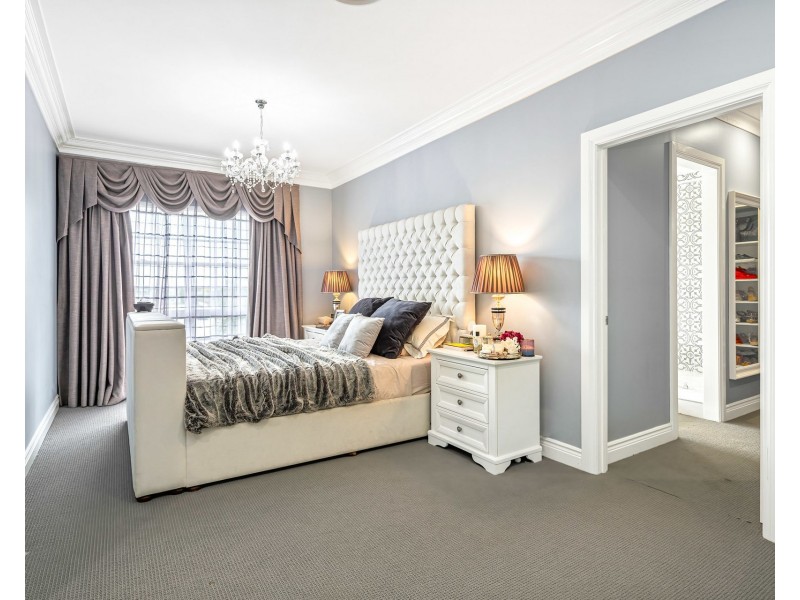 29-31 Cessnock Close, Mermaid Waters QLD 4218