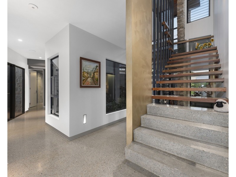 37 Quayside Drive, Helensvale QLD 4212