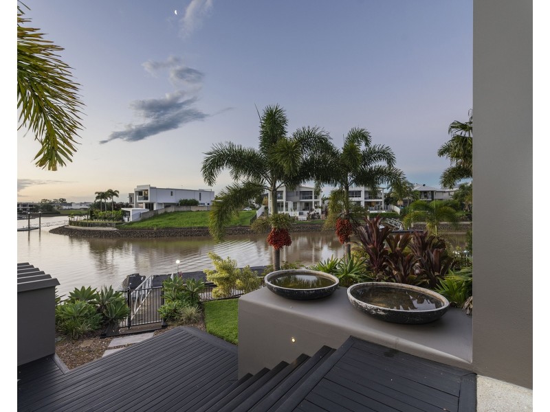 37 Quayside Drive, Helensvale QLD 4212