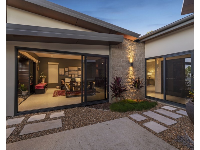 37 Quayside Drive, Helensvale QLD 4212