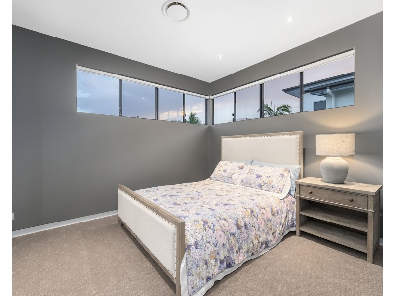 37 Quayside Drive, Helensvale QLD 4212