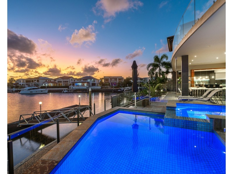 11 Kensington Mews, Sovereign Islands QLD 4216