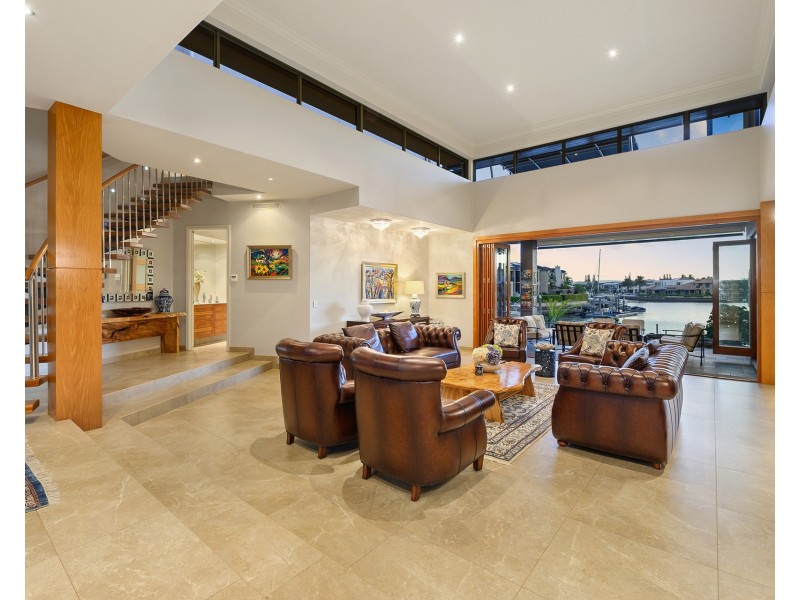 11 Kensington Mews, Sovereign Islands QLD 4216