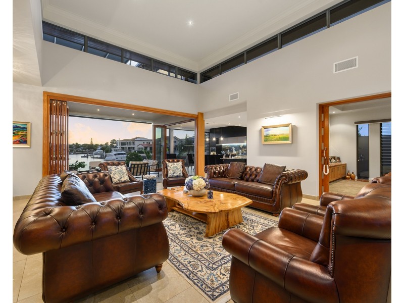 11 Kensington Mews, Sovereign Islands QLD 4216