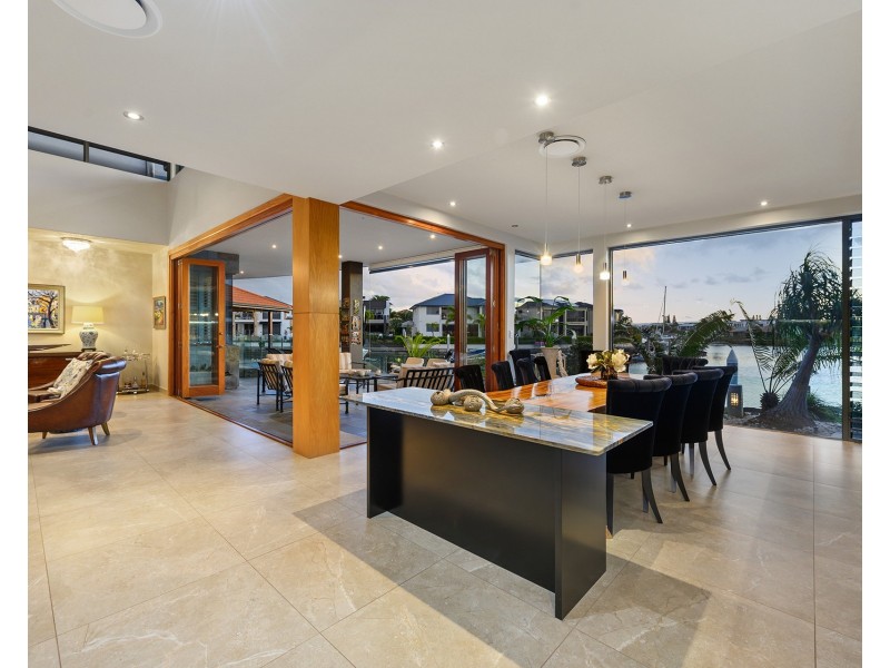 11 Kensington Mews, Sovereign Islands QLD 4216