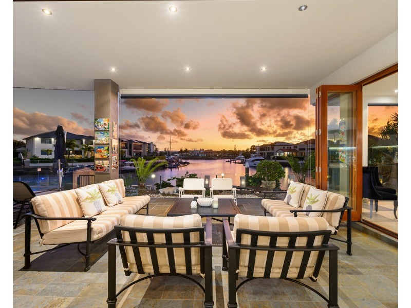 11 Kensington Mews, Sovereign Islands QLD 4216