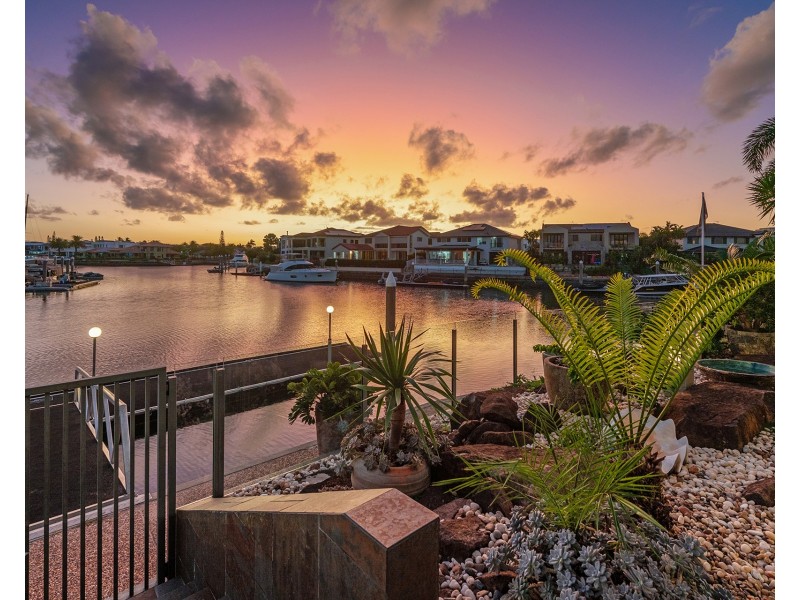 11 Kensington Mews, Sovereign Islands QLD 4216