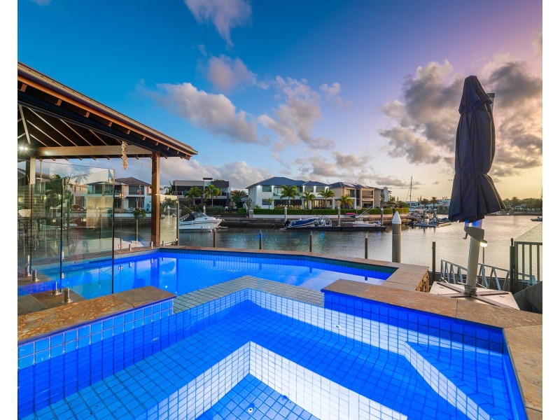 11 Kensington Mews, Sovereign Islands QLD 4216