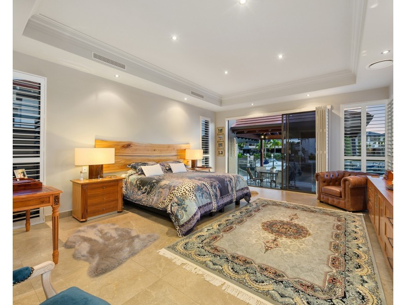 11 Kensington Mews, Sovereign Islands QLD 4216
