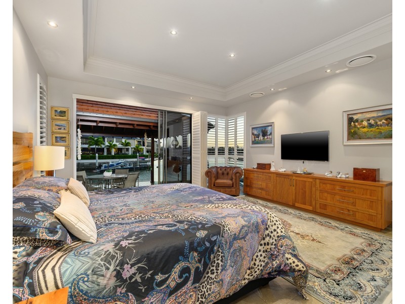 11 Kensington Mews, Sovereign Islands QLD 4216