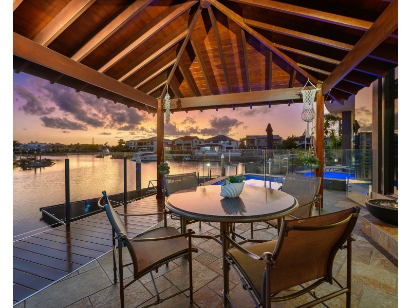 11 Kensington Mews, Sovereign Islands QLD 4216