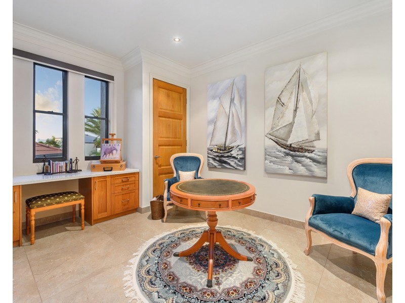 11 Kensington Mews, Sovereign Islands QLD 4216