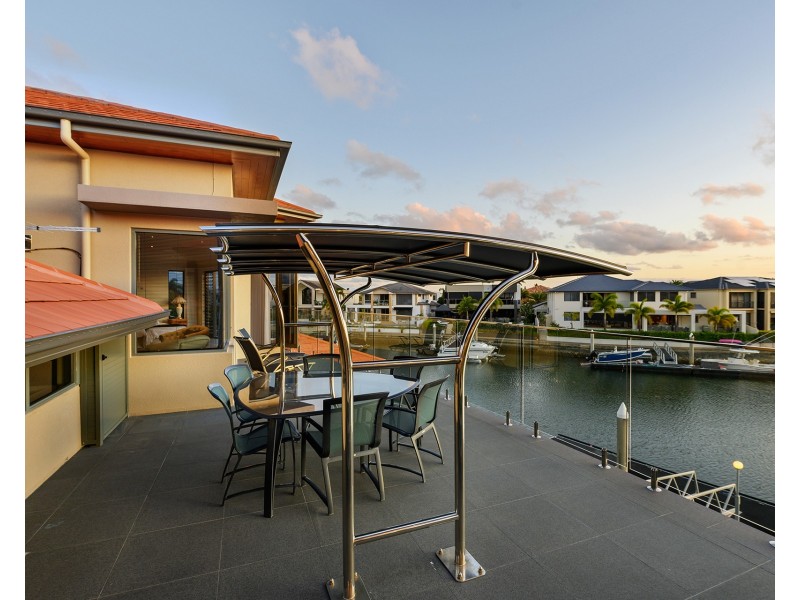 11 Kensington Mews, Sovereign Islands QLD 4216