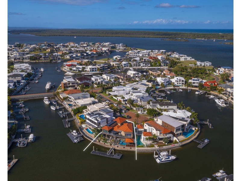 11 Kensington Mews, Sovereign Islands QLD 4216