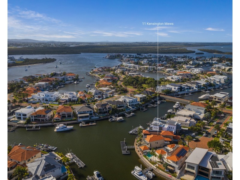 11 Kensington Mews, Sovereign Islands QLD 4216