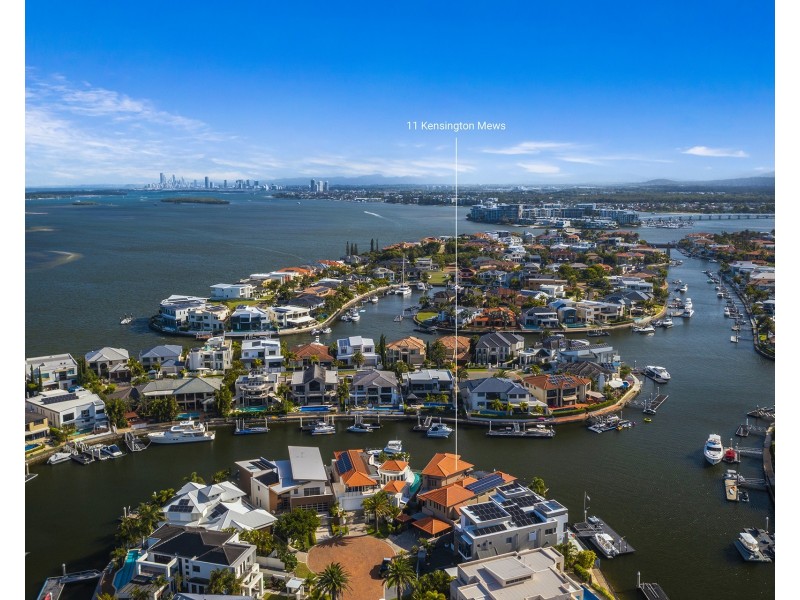 11 Kensington Mews, Sovereign Islands QLD 4216