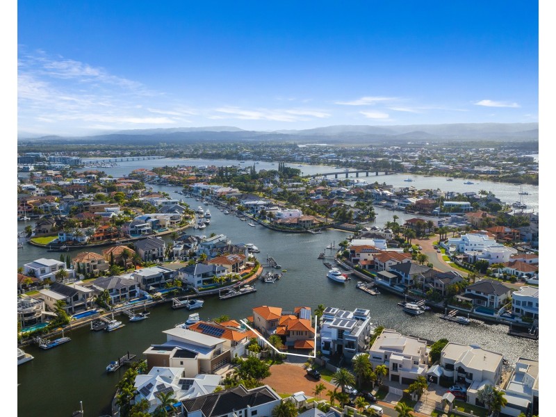 11 Kensington Mews, Sovereign Islands QLD 4216