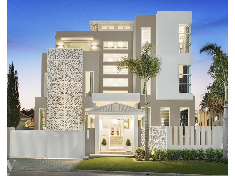45 Knightsbridge Parade West, Sovereign Islands QLD 4216