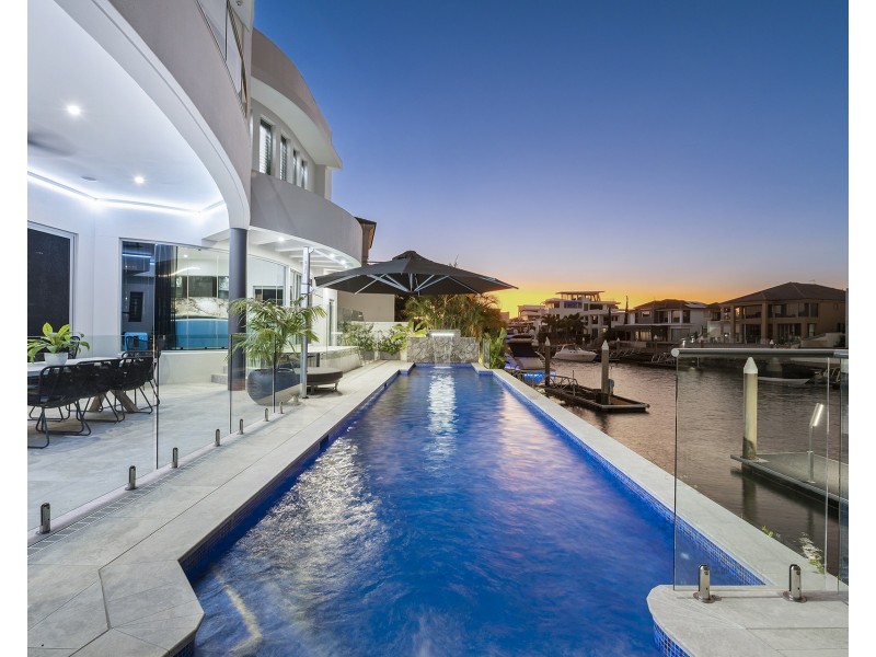 11 Hampton Court, Sovereign Islands QLD 4216